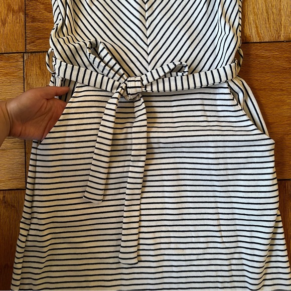 V-neck striped dress with pockets - Picture 4 of 5